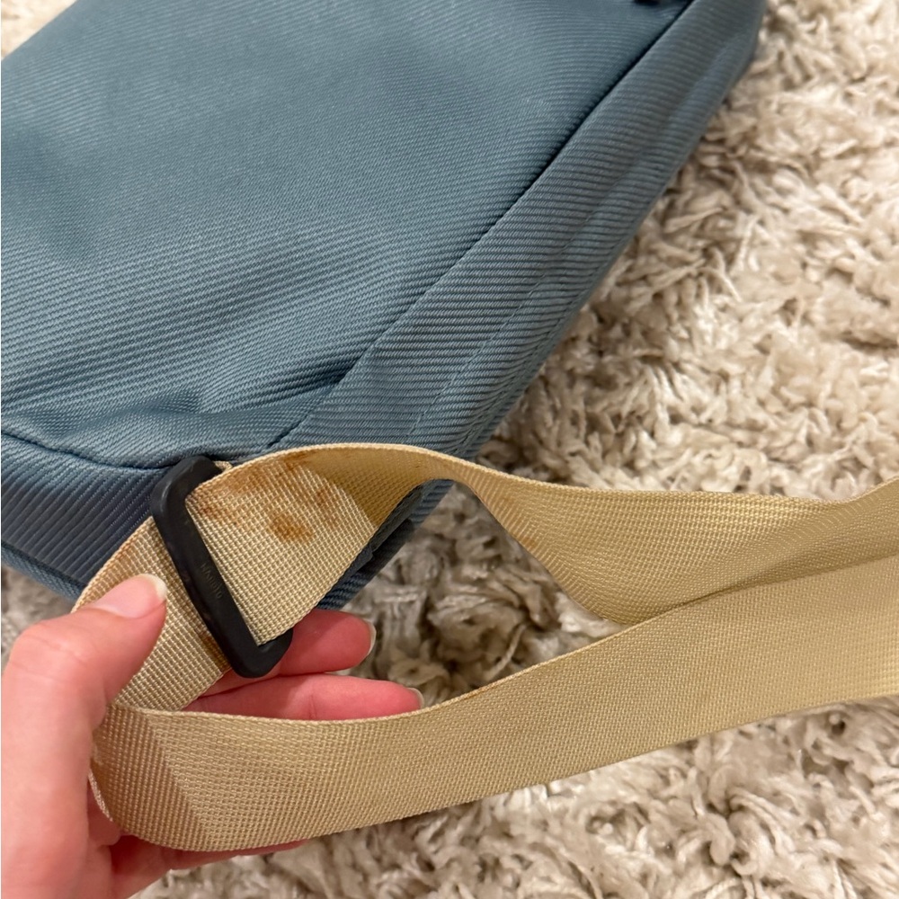The North Face Field Bag Cross Body Belt Bag Adjustable In Goblin Blue
Unisex - Picture 4 of 5